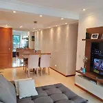 Quarto de casal em apartamento compartilhado